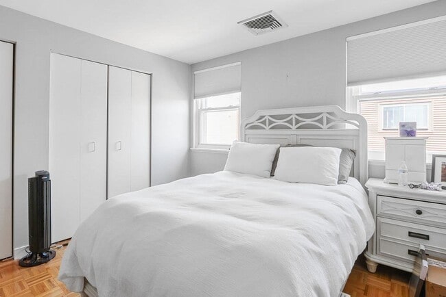 Building Photo - 128 Tudor St