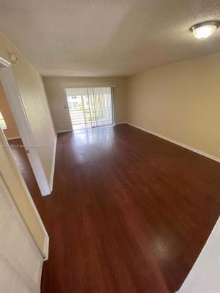 Building Photo - 3511 Inverrary Dr