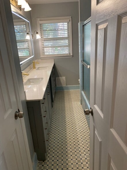 Building Photo - 2835 Hayden Dr