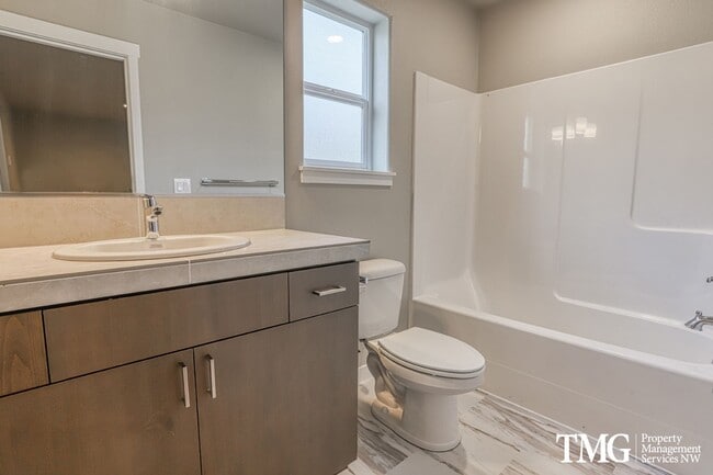 Building Photo - Newer Townhome in Minnehaha w/ 3 Bedroom 2.5 Bath!