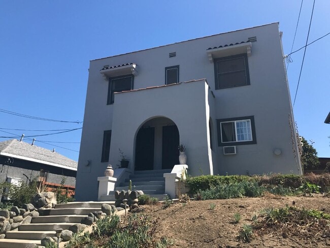 Building Photo - 1034 Hyperion Ave