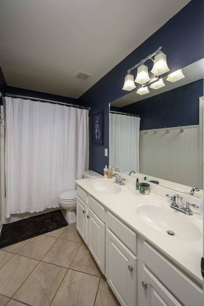 Building Photo - **UPDATED BRENTWOOD HOME THAT DOESN'T FEEL LIKE A RENTAL**