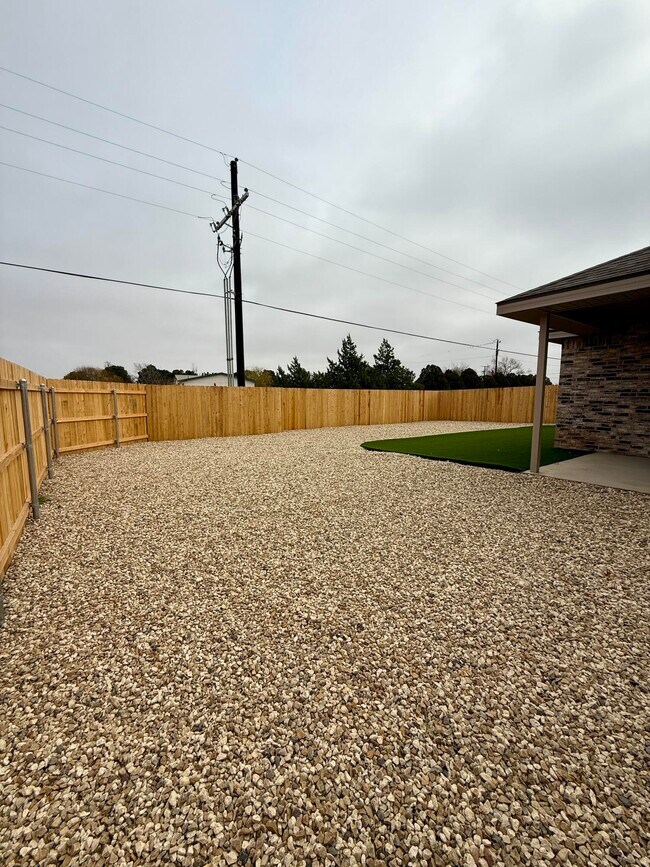 Building Photo - 2501 Kenwood Ave