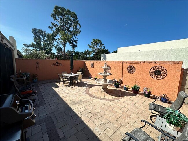 Building Photo - 567 Lakeside Dr