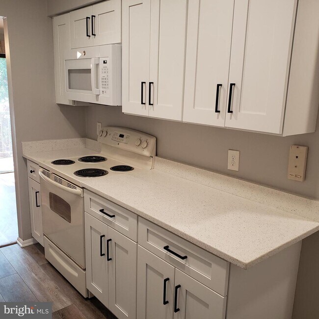 Building Photo - 102 Cypress Point Cir