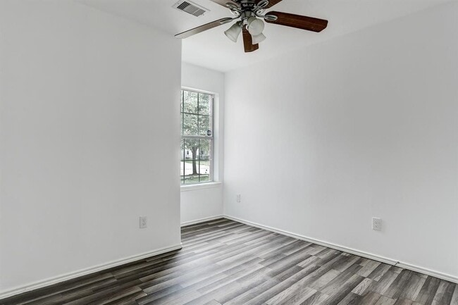 Building Photo - 11010 Clear Villa Ln