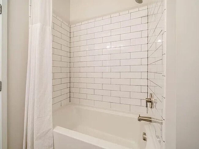 Building Photo - Premier 2BD, 2.5BA Downtown Raleigh Townho...