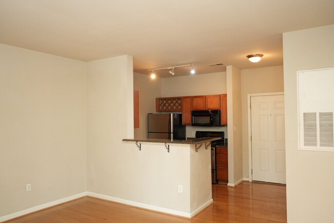 Building Photo - 745 Walker Square, Apt #3A