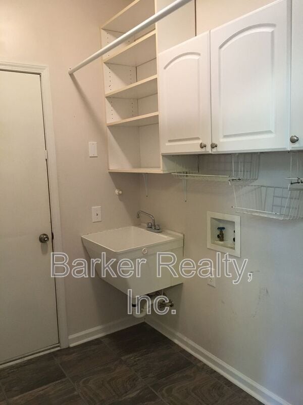 Building Photo - 2312 Colony Woods Dr