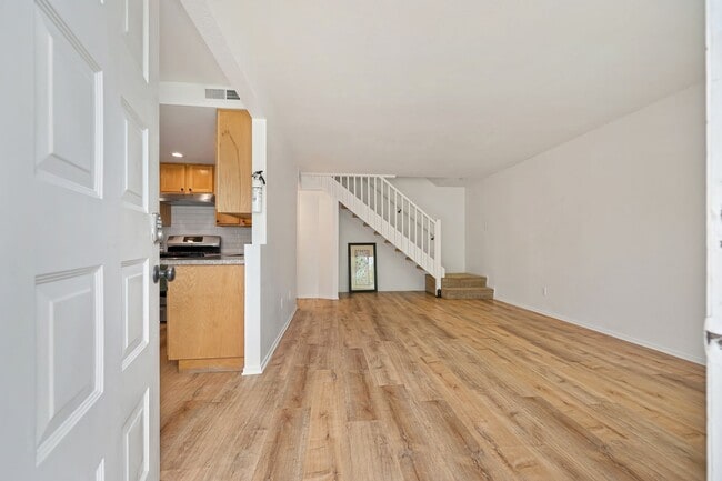 Building Photo - Beautifully Renovated Unit