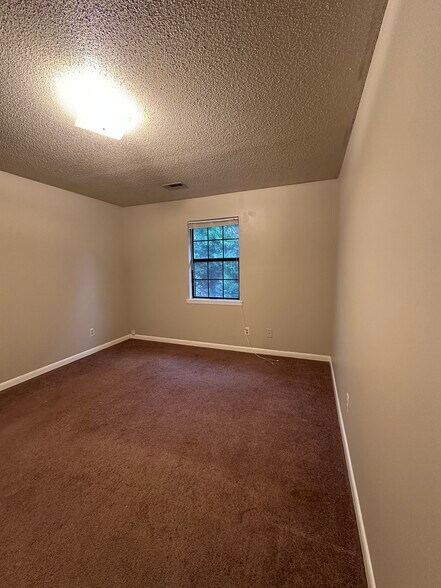 Building Photo - 1801 Windover Pl SW
