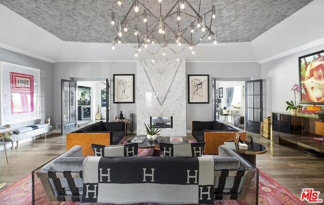 Building Photo - 1514 Sunset Plaza Dr