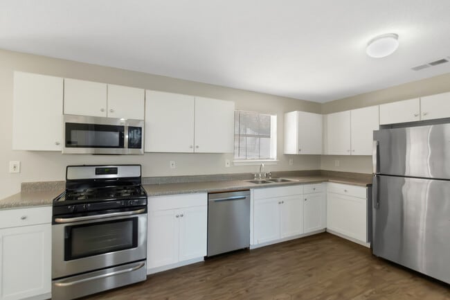 Building Photo - 2921 Russ Ln