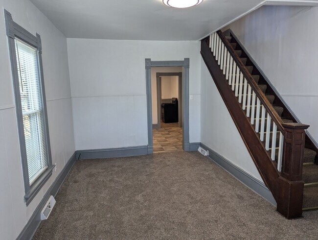 Building Photo - 1055-1057-1057 Liberty St