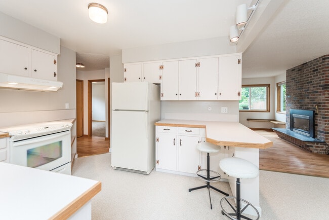 Building Photo - 3387 SE 10th Ave