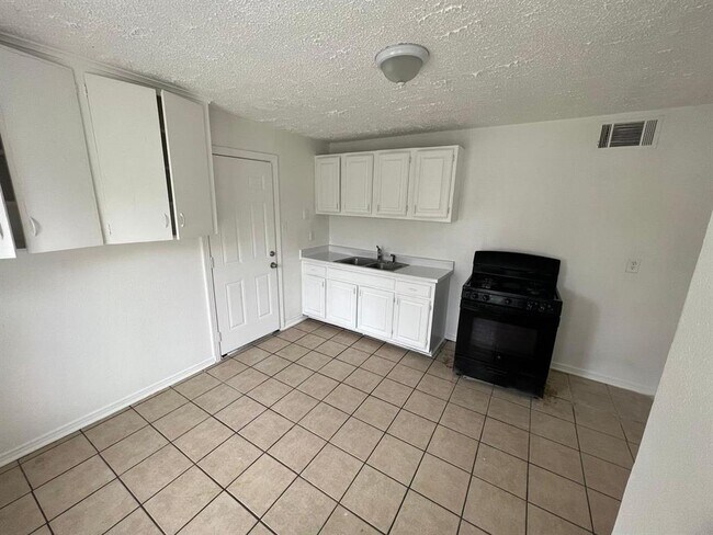 Building Photo - 4620 Galveston St