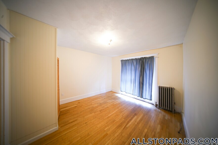 Building Photo - 194 Kelton St