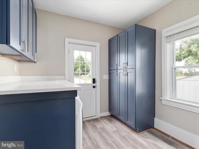 Building Photo - 323 Osage St