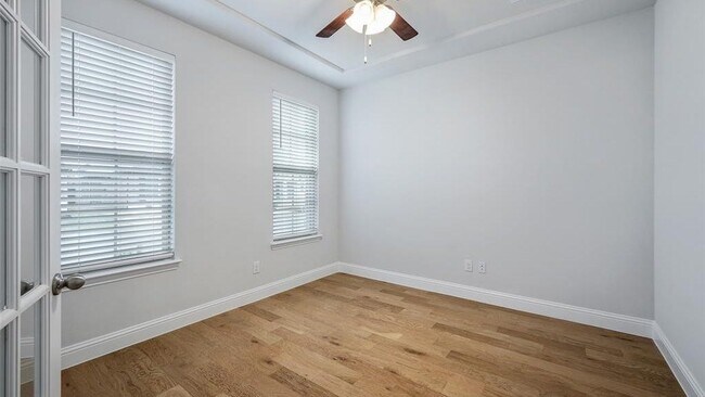 Building Photo - 2037 Almassera Dr