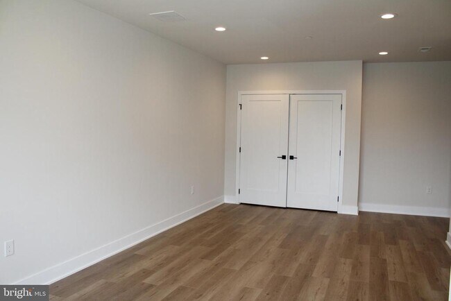 Building Photo - 205 Manion Aly
