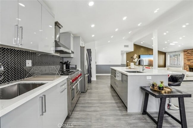 Building Photo - 5633 Rawlings Ave