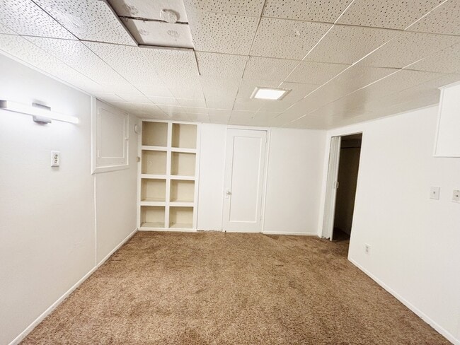 Building Photo - 925 Wilson Ave S