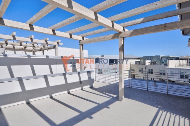 Building Photo - 11219 Clear Blue Dr