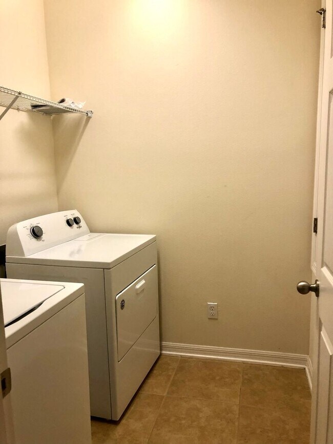 Building Photo - Nice 3/2.5 Two Story Condo in East Orlando!