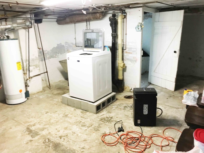 Building Photo - 229 W Van Buren St