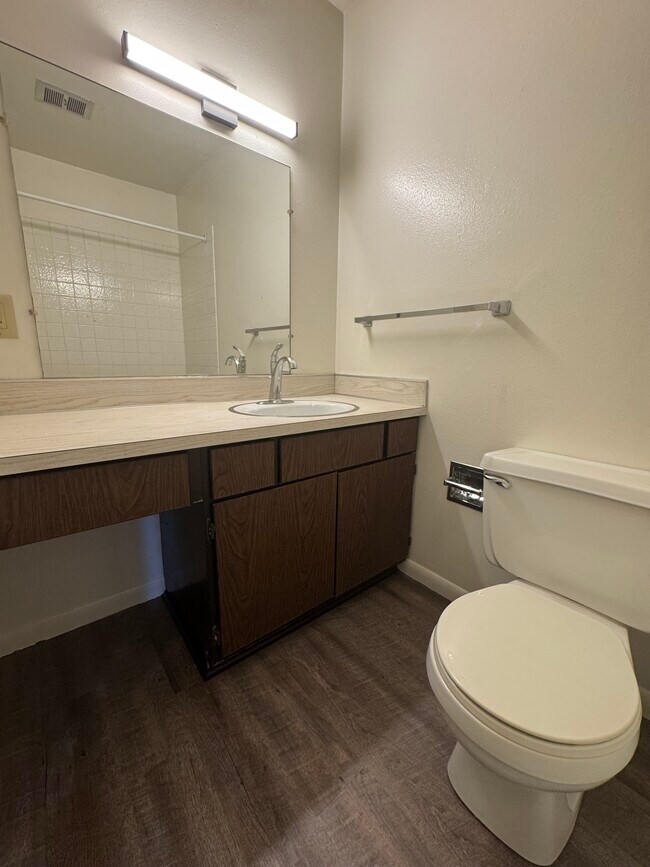 Building Photo - 429