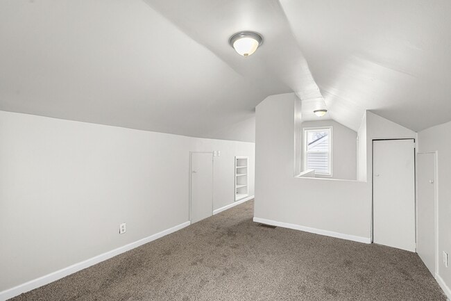 Building Photo - 1829 Anne Ave