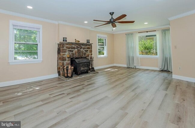 Building Photo - 242 Beachwood Rd