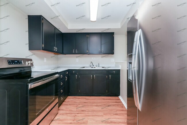 Building Photo - 7160 Claybeck Dr