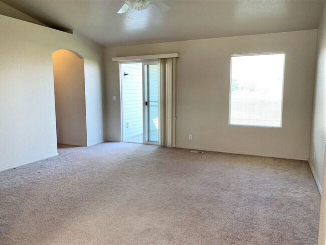 Building Photo - Adorable 3 bed 2 bath home in a quite Cald...