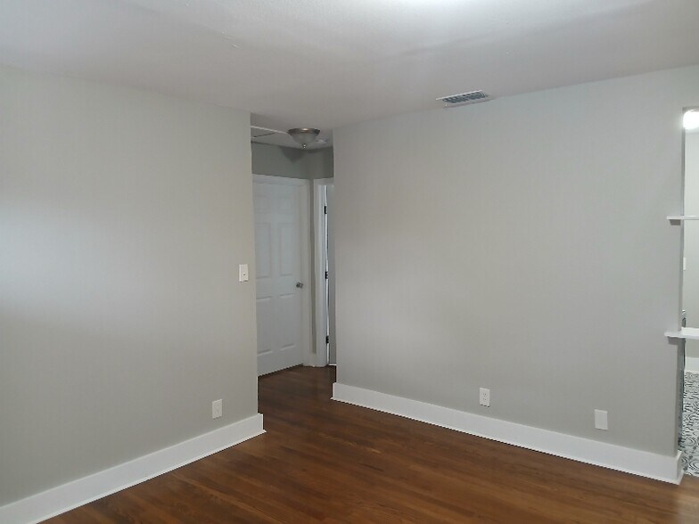Building Photo - 1708 Ave B