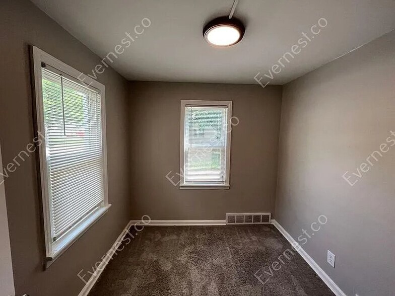 Building Photo - 23115 Powell Ave