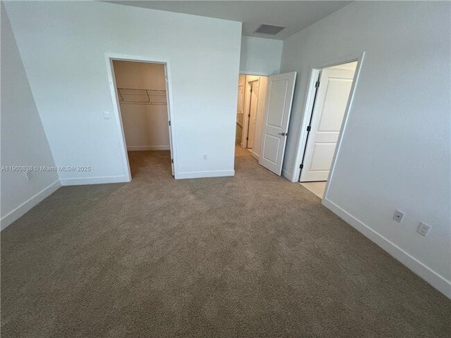 Building Photo - 136 SW 170th Ave