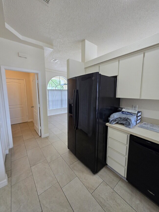 Building Photo - "Charming 3-Bed, 2-Bath Haven in Spring Hill – Your Perfect Florida Retreat!"