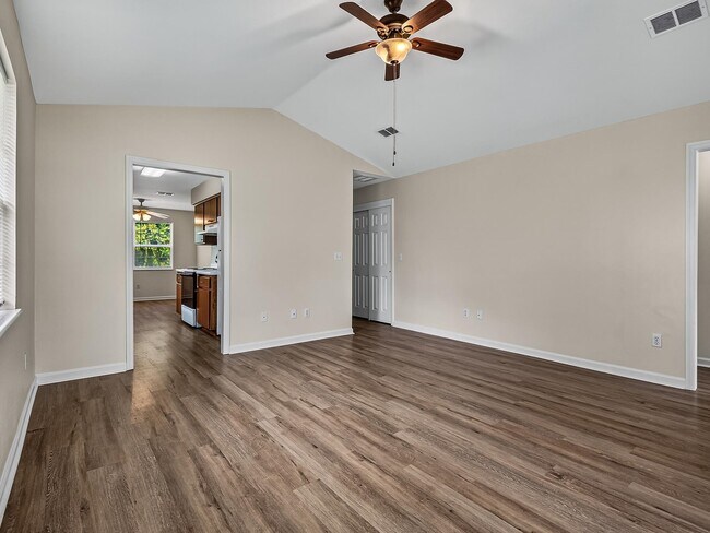 Building Photo - 96 Cochise St