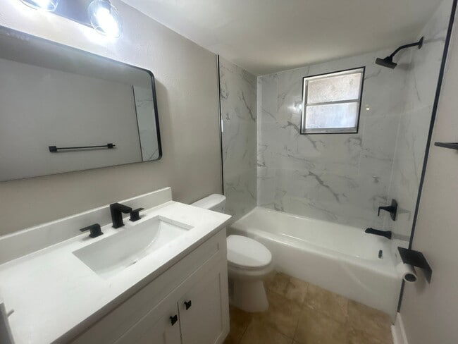 Building Photo - 1 Bedroom/1 Bathroom 1st Floor Condo at Gulf Harbors - AVAILABLE May 1st!
