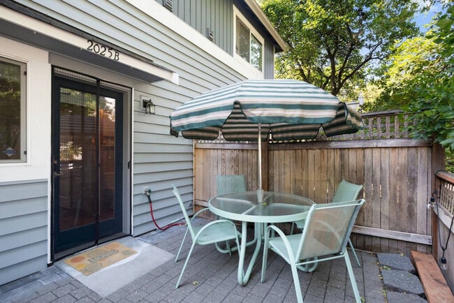 Building Photo - 2025 South Main St