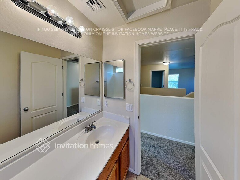 Building Photo - 10018 N 115th Dr