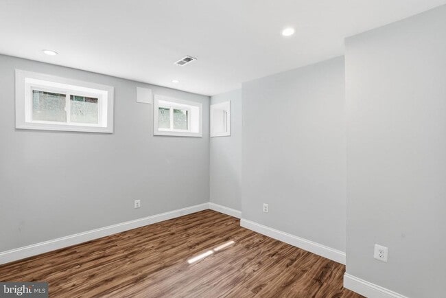 Building Photo - 1618 1st St NE