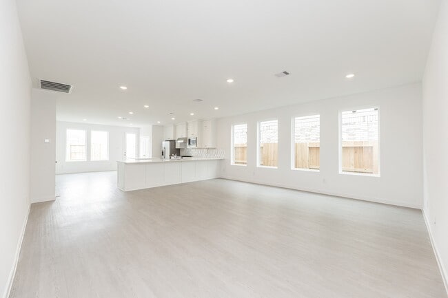 Building Photo - 31726 Wild Mdw Dr