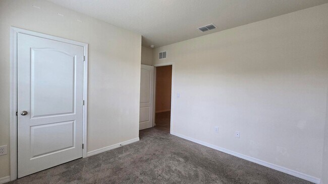 Building Photo - Beautiful 4 Bedroom, 2 bath home is Availa...