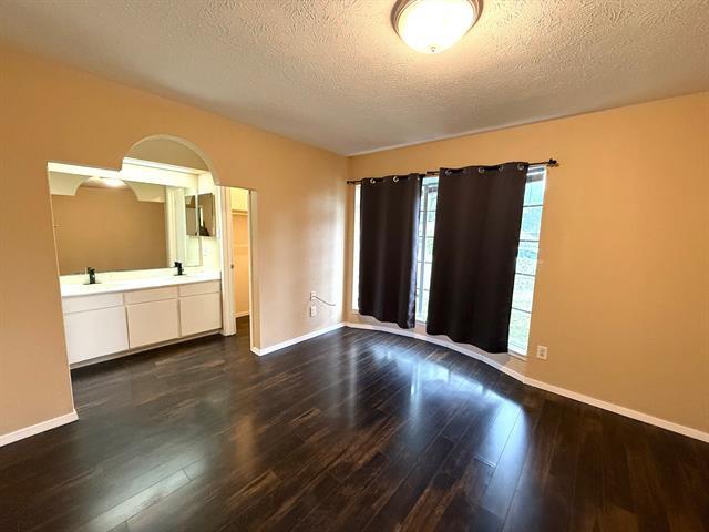 Building Photo - 2705 Tanglewood Dr