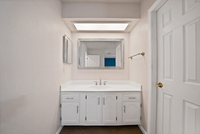 Building Photo - 1611 Celeste Ct