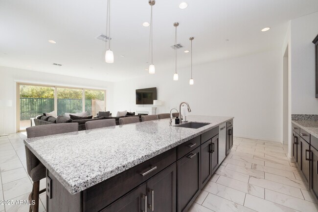 Building Photo - 7349 E Vista Bonita Dr