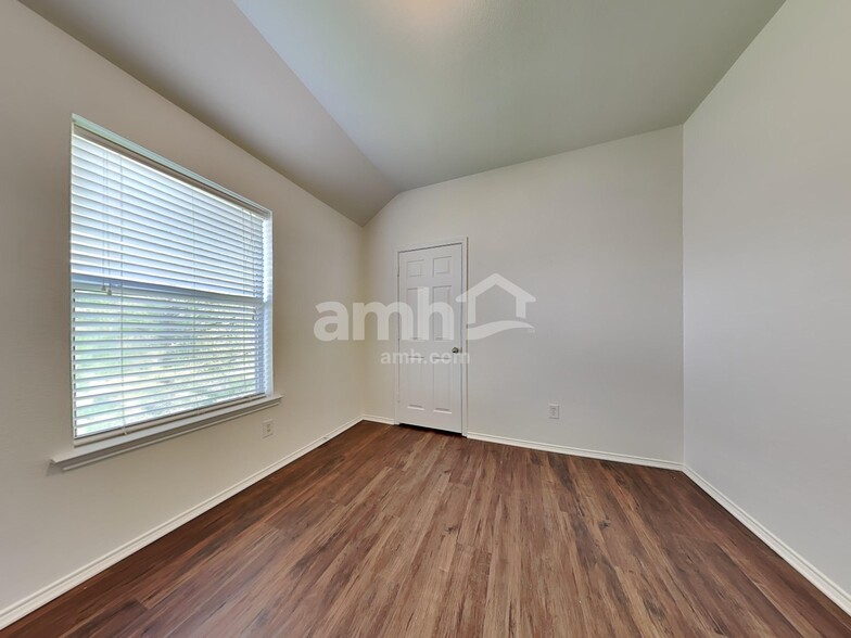 Building Photo - 429 Bell Dr