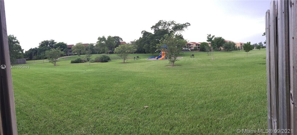 Building Photo - 990 NW 99th Ct